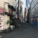 右手にローソン、左手に自販